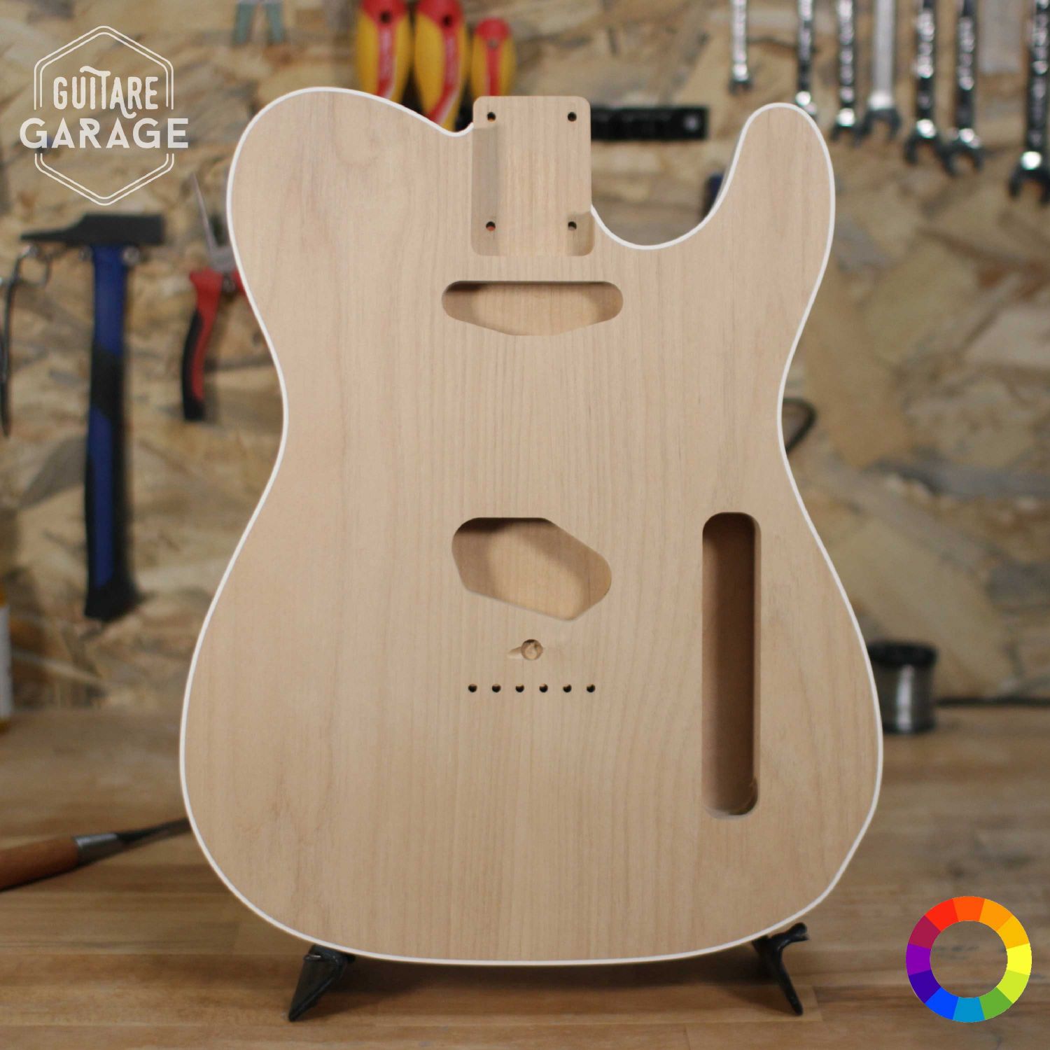 corps telecaster en aulne avec bindings blancs poncé prêt à vernir