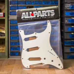 Pickguard Allparts pour Stratocaster Parchment 3 plis 11 trous