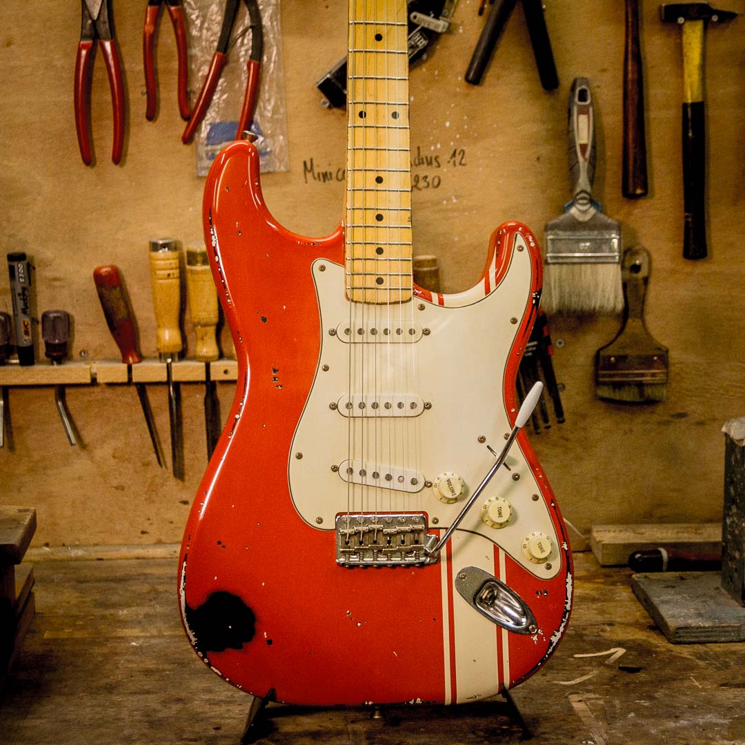 Stratocaster Hot Rod Red Racing Over Black Relic