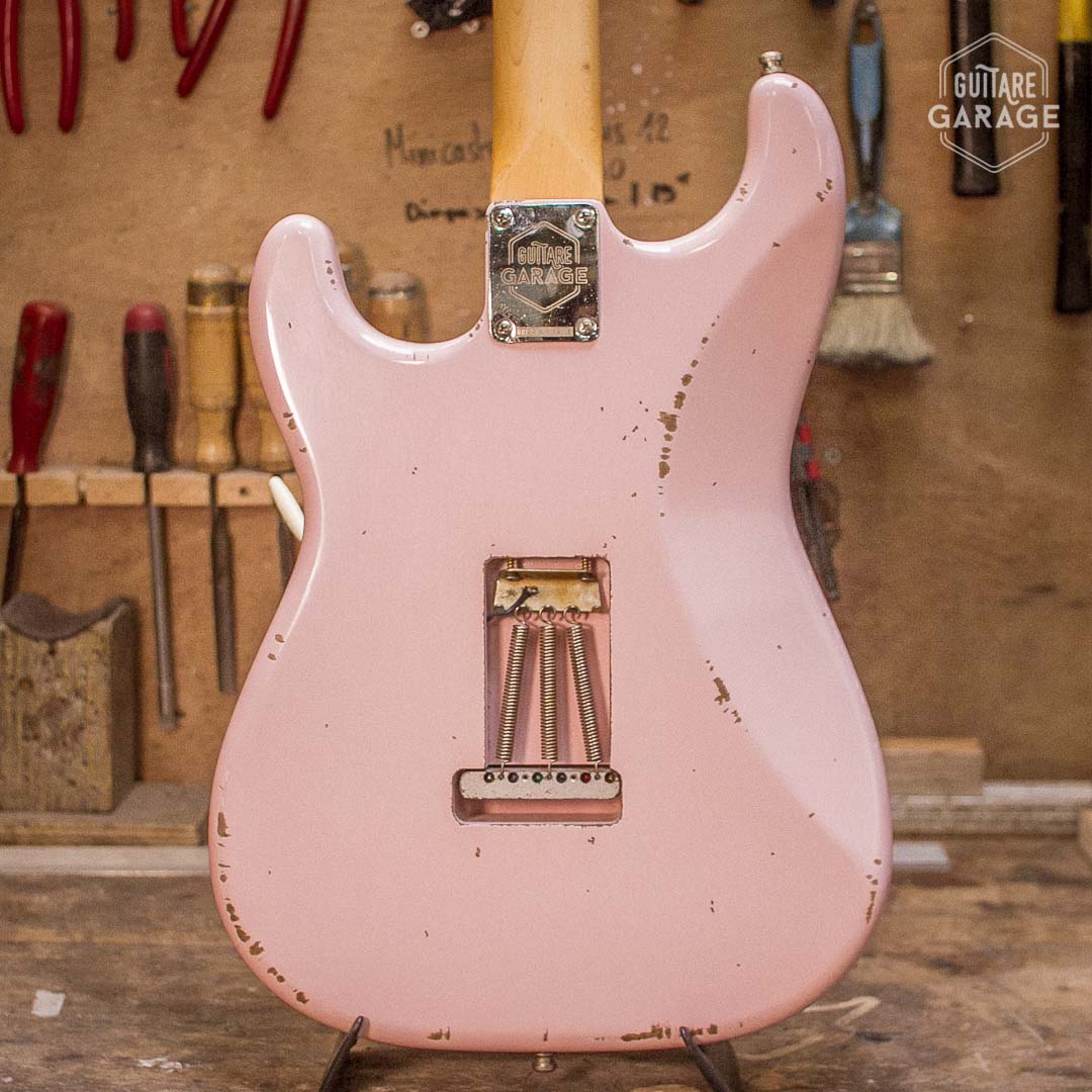 stratocaster HSS Guitare Garage Shell Pink Relic