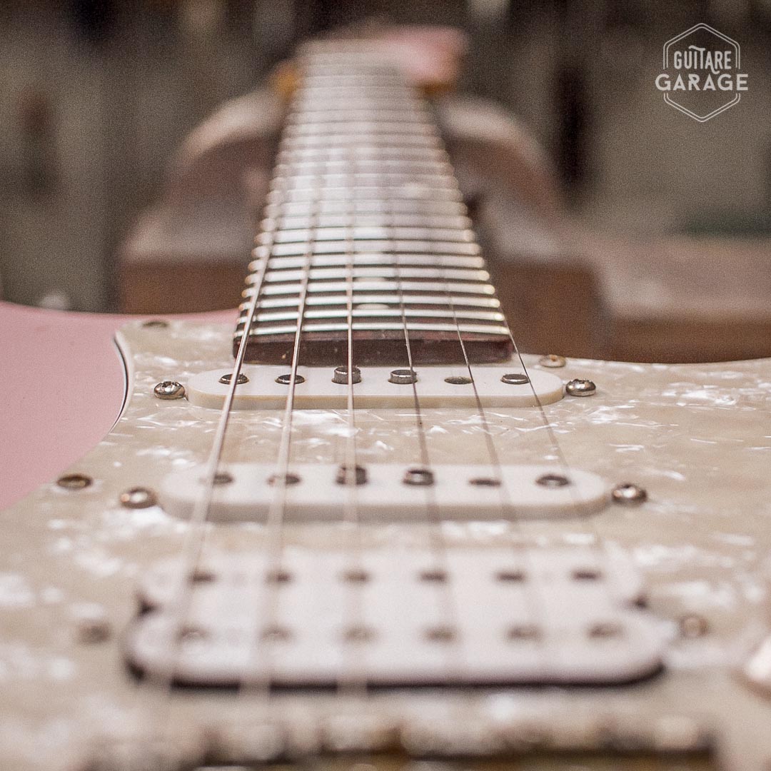 stratocaster HSS Guitare Garage Shell Pink Relic
