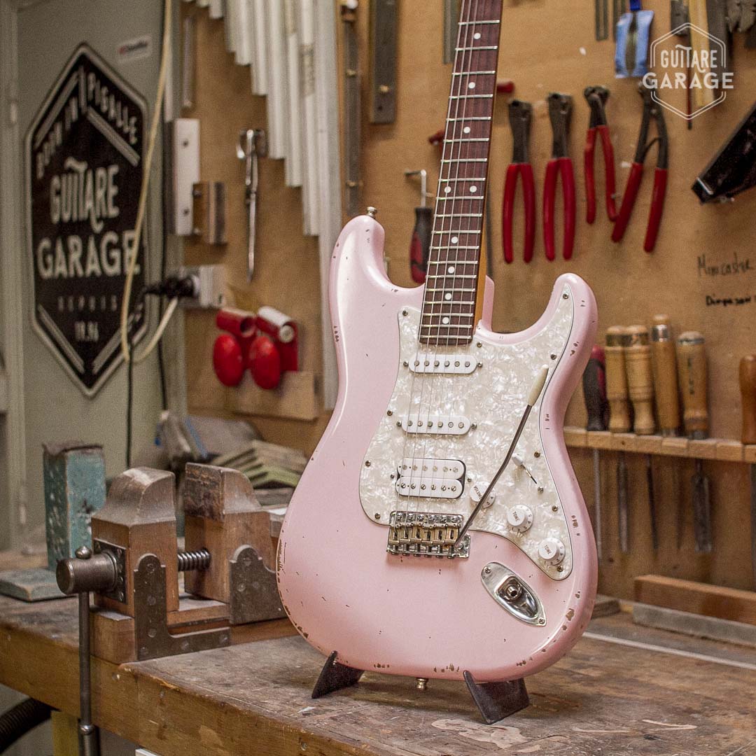 stratocaster HSS Guitare Garage Shell Pink Relic