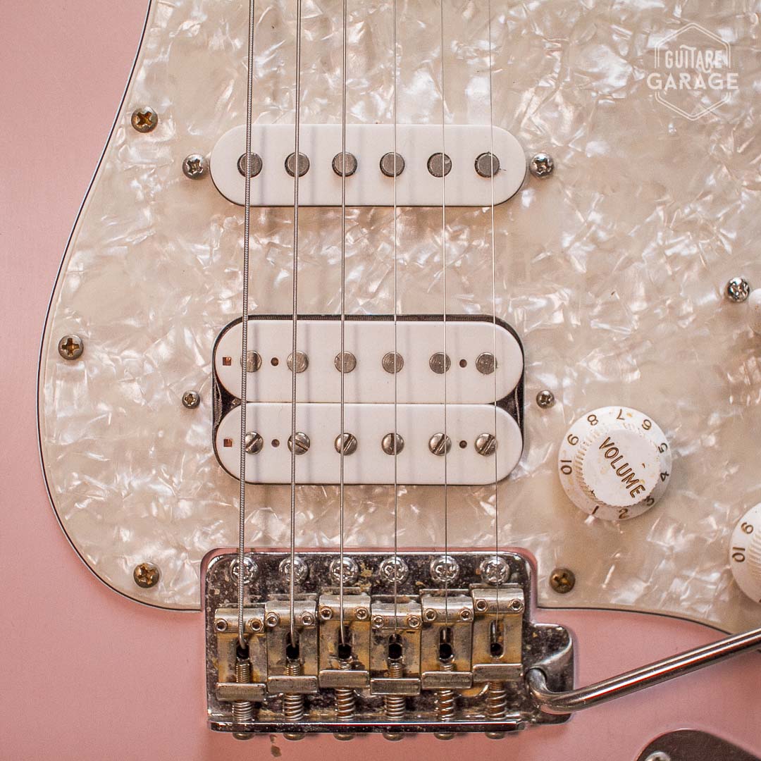 stratocaster HSS Guitare Garage Shell Pink Relic