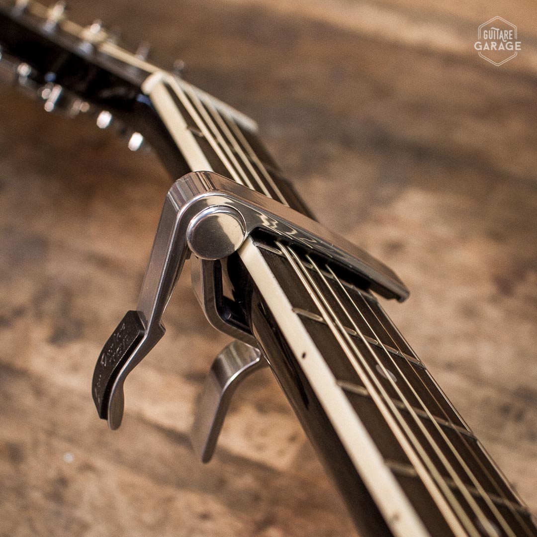 Capodastre Dunlop 83CN pour guitare acoustique