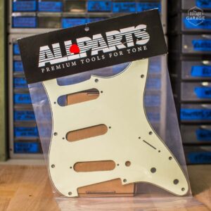 Pickguard Allparts pour Stratocaster Mintgreen 3 plis 11 trous