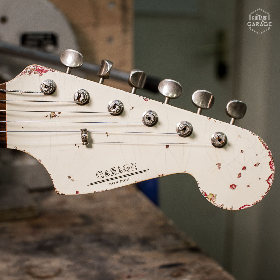 Partcaster Guitare Garage Jazzmaster Omypic White over Pink Paisley Relic Matching Headstock
