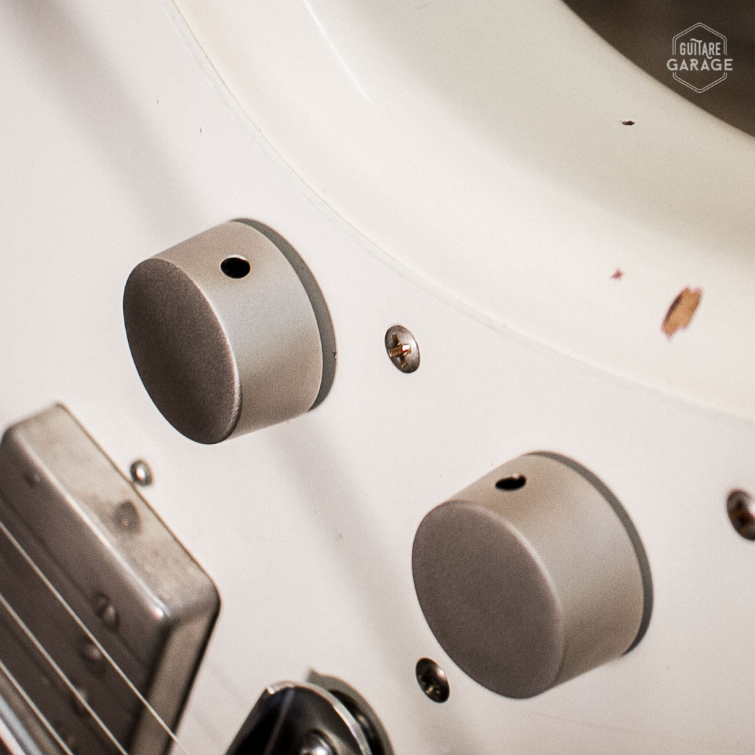 Partcaster Guitare Garage Jazzmaster Omypic White over Pink Paisley Relic Matching Headstock