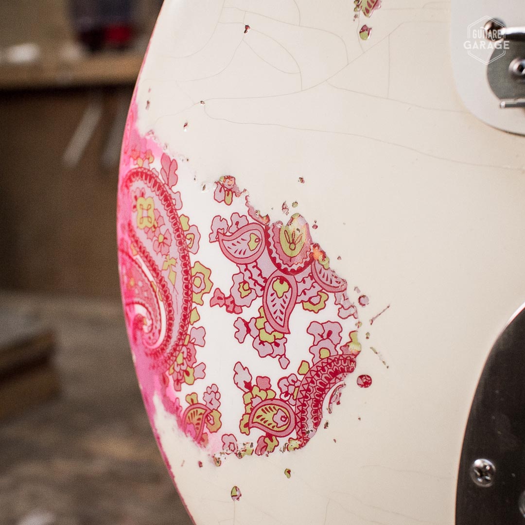 Partcaster Guitare Garage Jazzmaster Omypic White over Pink Paisley Relic Matching Headstock