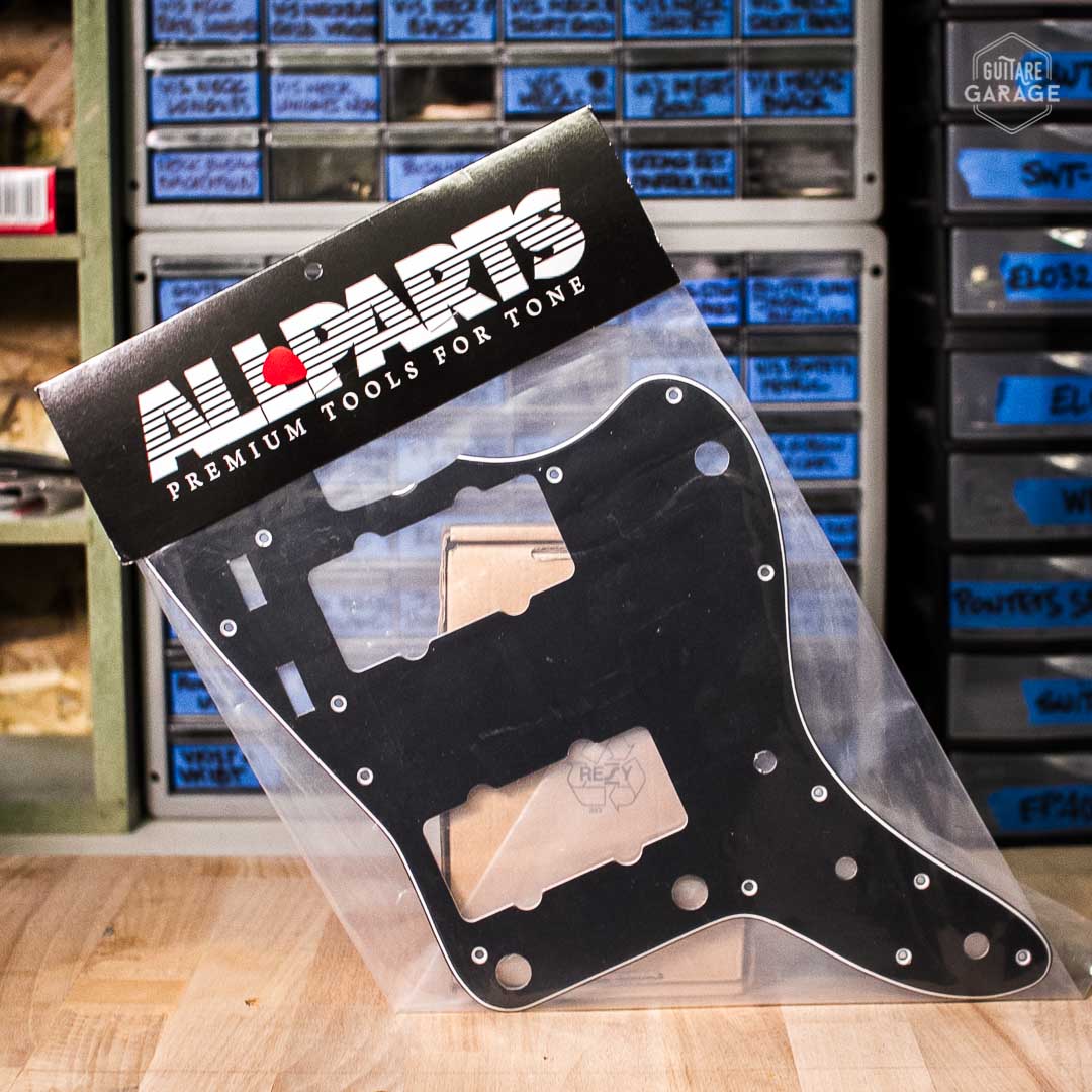 Pickguard Allparts pour Jazzmaster Noir 3 plis