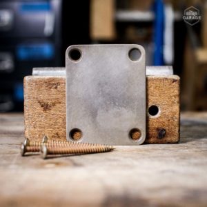 Plaque de manche (neck plate) Style Fender fixation 4 points Relic By Guitare Garage