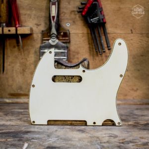 Pickguard Blanc 8 trous pour Telecaster relic by Guitare Garage