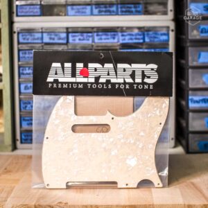 Pickguard Allparts pour Telecaster Parchment Perloid 3 plis 8 trous