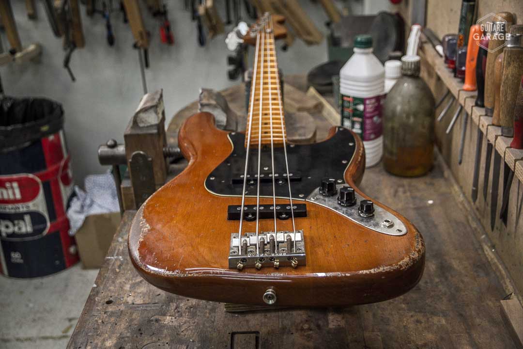 Jazz Bass Amber Heavy Relic