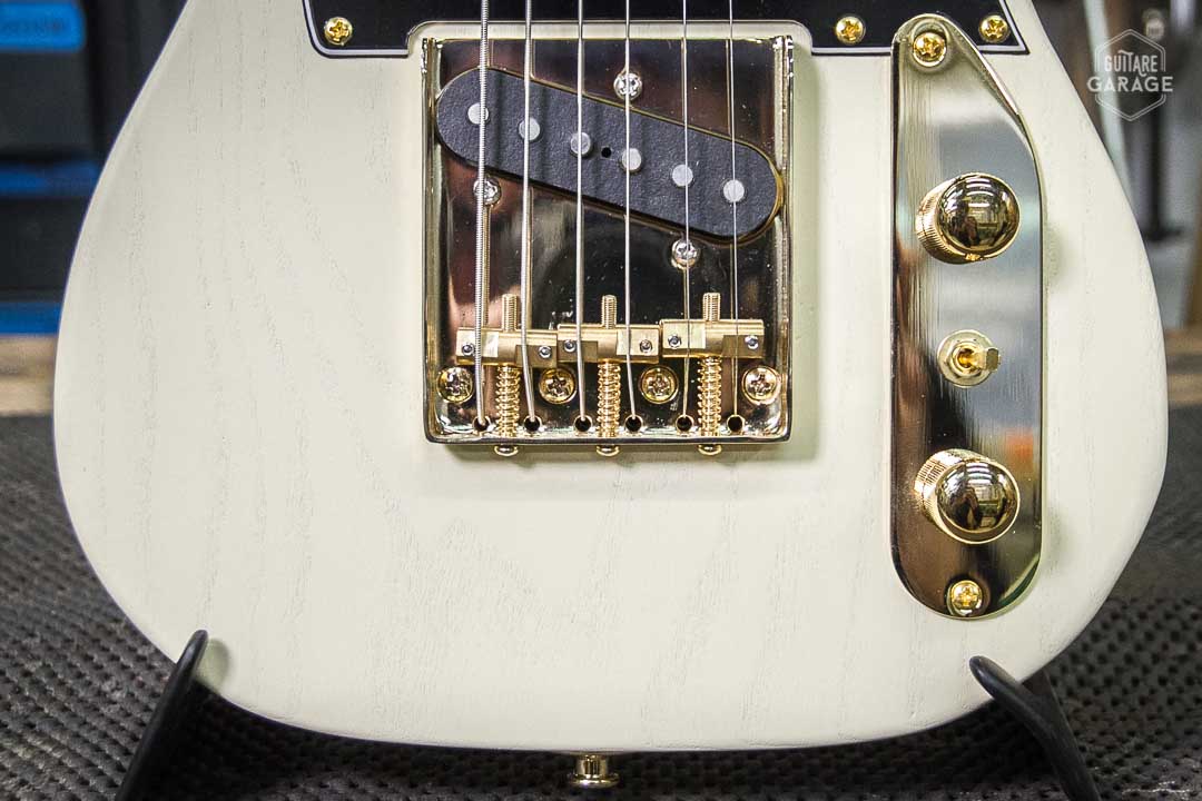 Minicaster Frêne Olympic White Open Grain Gold Edition