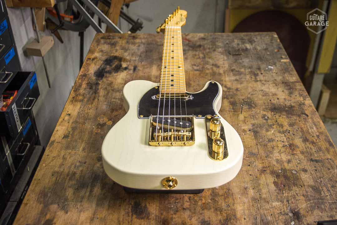 Minicaster Frêne Olympic White Open Grain Gold Edition
