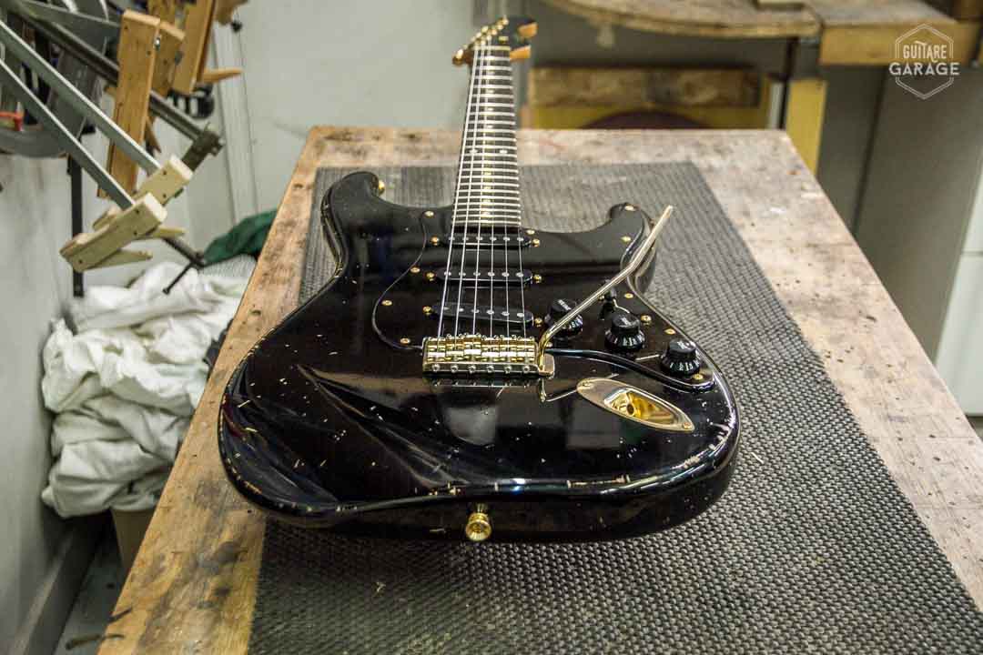 Stratocaster Black Relic Blackguard Gold Edition Dreamsongs