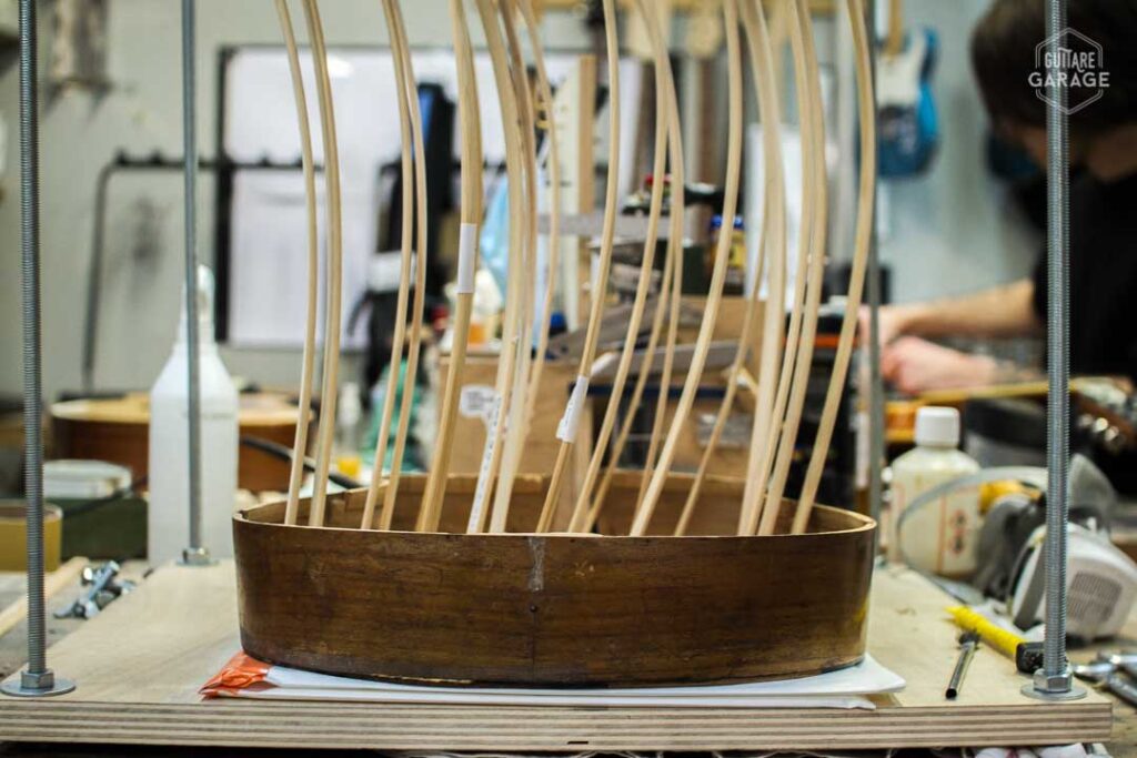 Ciel d'ébèniste : restauration d'une Guitare Harpe Dita Massara début 20 ème.