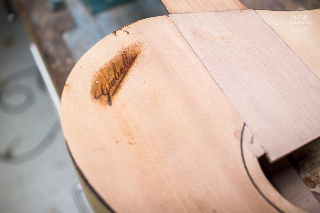 Dita Massara Restauration Guitare Harpe