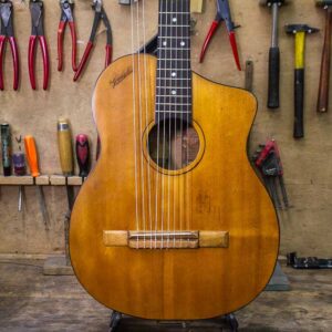Restauration d’une Guitare Harpe Centenaire