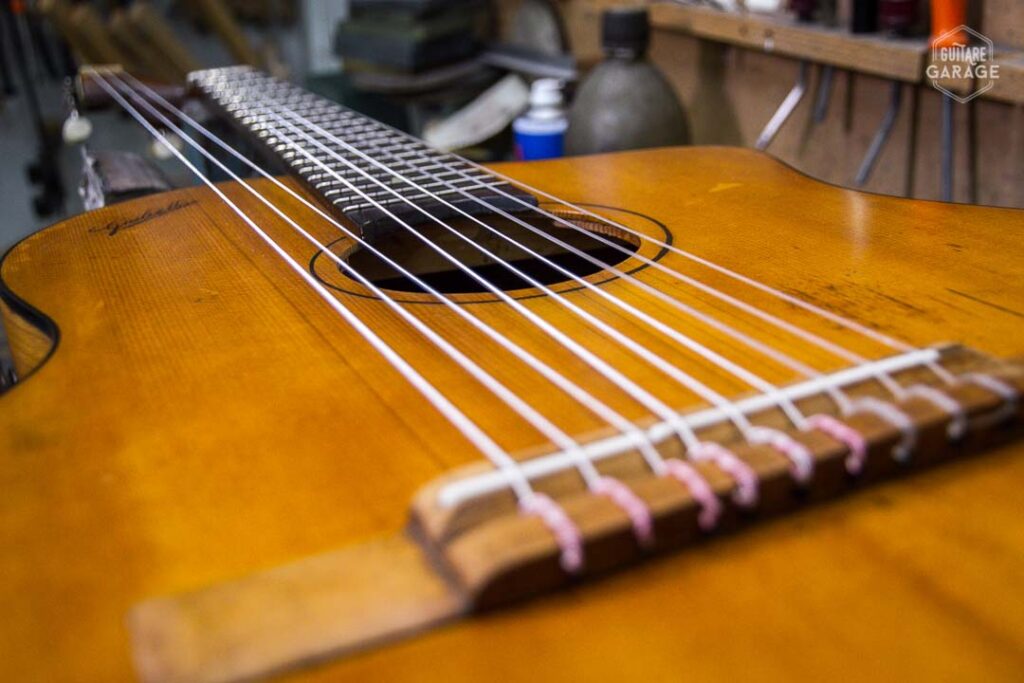 Dita Massara : Restauration d'une Guitare Harpe centenaire
