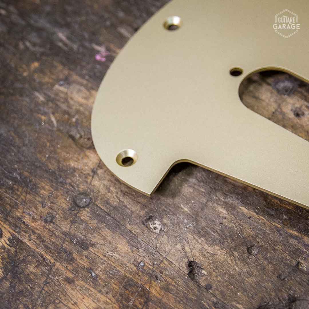 Pickguard Stratocaster SSS Aluminium Anodisé Gold Guitare Garage
