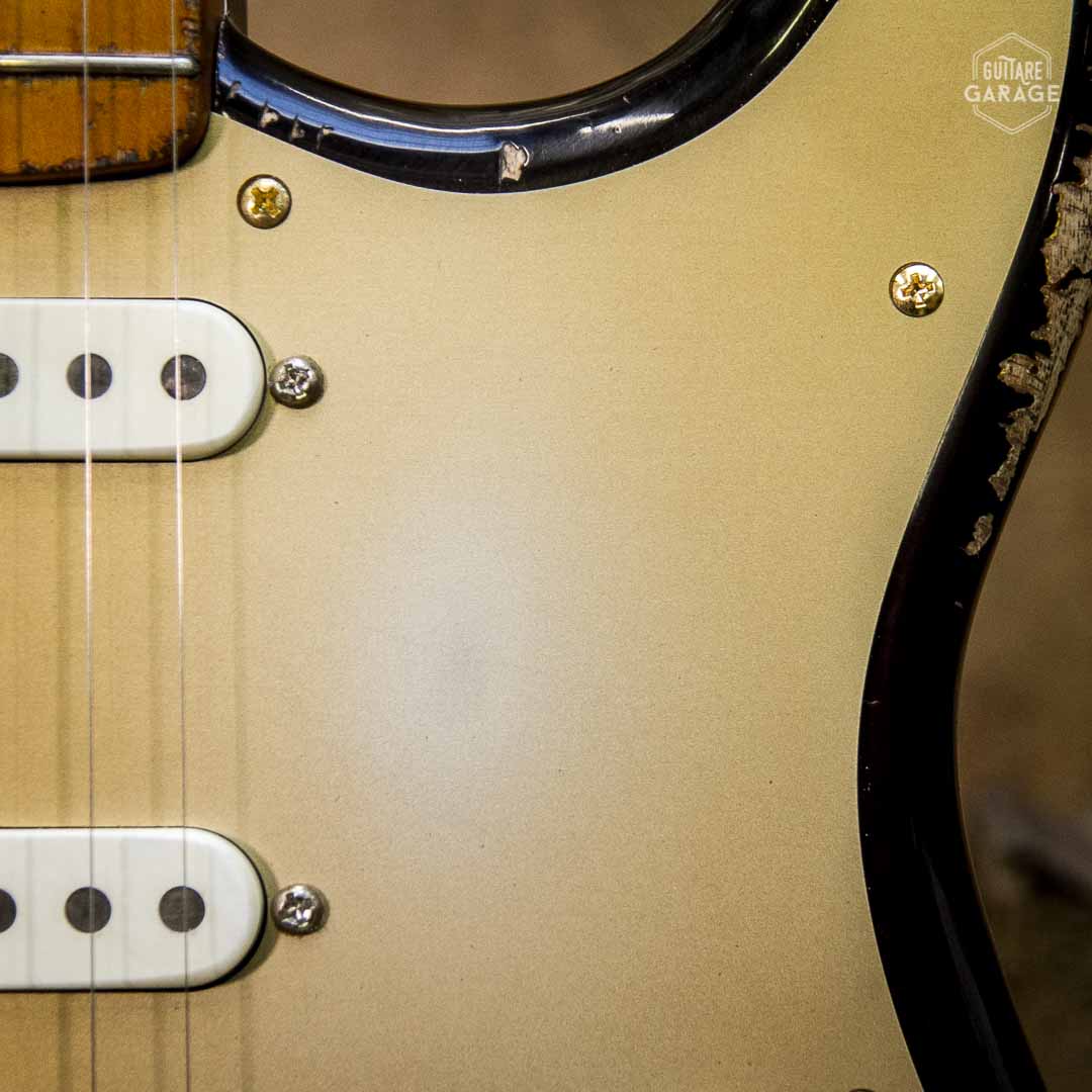 Pickguard Stratocaster HSS Aluminium Anodisé Gold Relic by Guitare Garage – Image 5