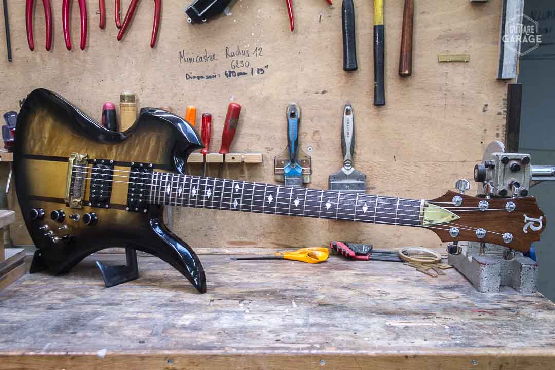 Occasion - BC Rich Mockinbird Sunburst 1983