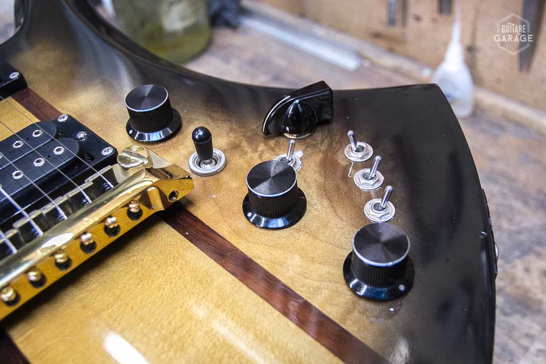Occasion - BC Rich Mockinbird Sunburst 1983