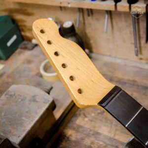 Manche AllParts pour Telecaster Touche Palissandre 21 Frettes Radius 10 Vernis et Relic by Guitare Garage