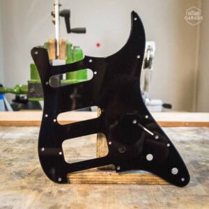 Pickguard Type Black Strat Gilmour en Altuglass Noir Brillant by Guitare Garage Configuration HSS
