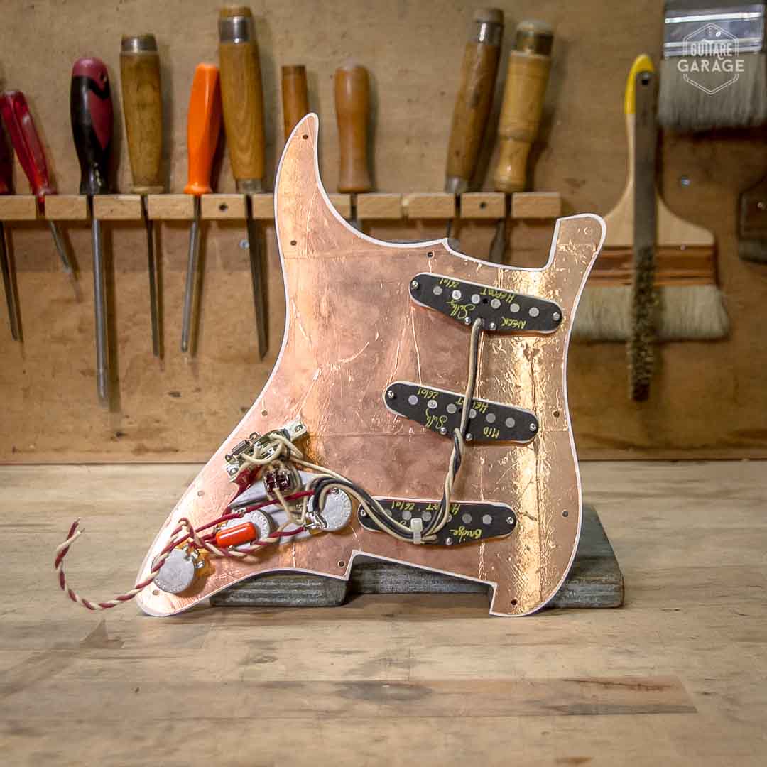 Pickguard pré-câblé Black Strat David Gilmour blanc avec micros Hepcat "Gilmour" – Image 5