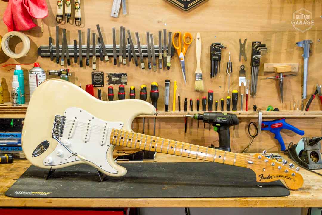 Occasion - Fender Stratocaster 1973 Olympic White Refin