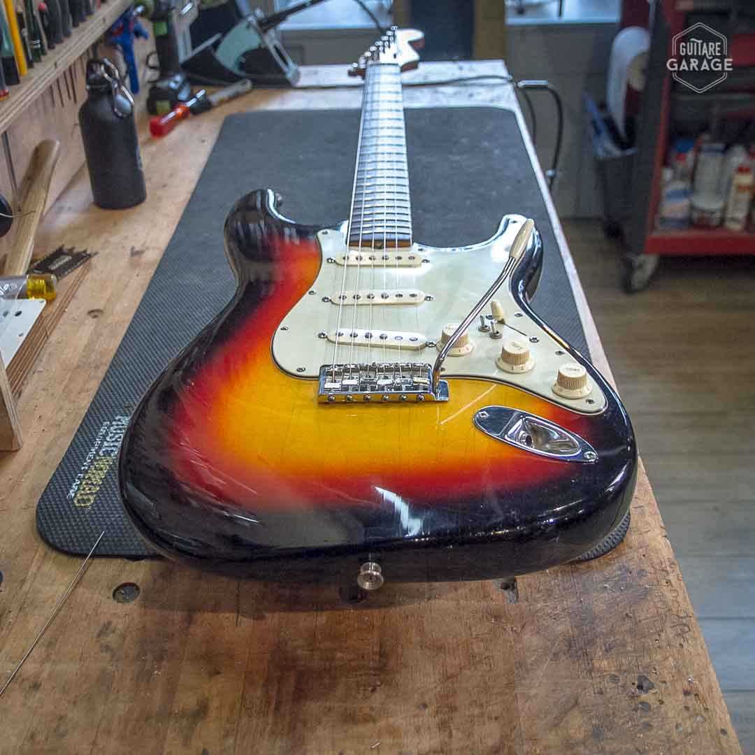 Occasion - Fender Stratocaster Serie L de 1963 Sunburst Refin
